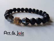 Image de Bracelet en pierre onyx mate , hematite noir et motif Swarovski doré